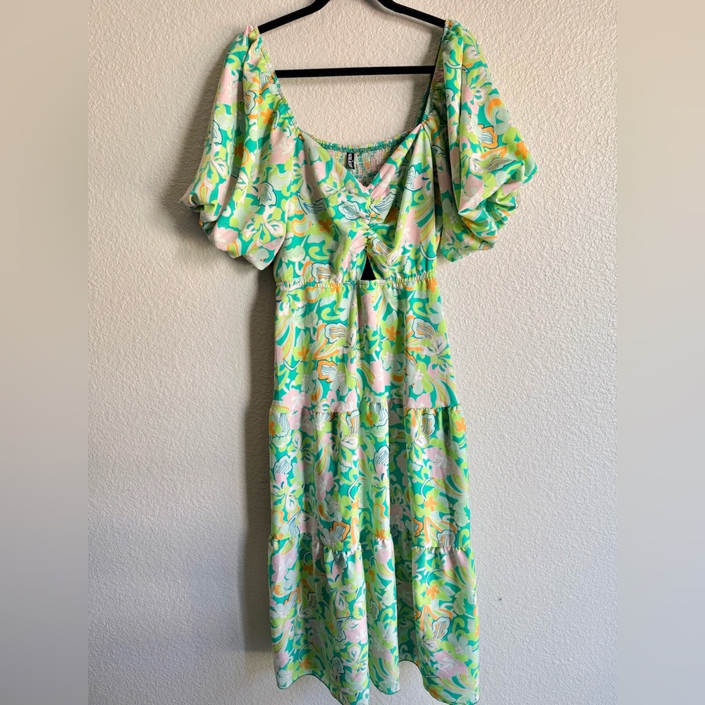 Green Floral Midi Dress with Puff Sleeves and Sweetheart Neckline - Picture 8 of 13